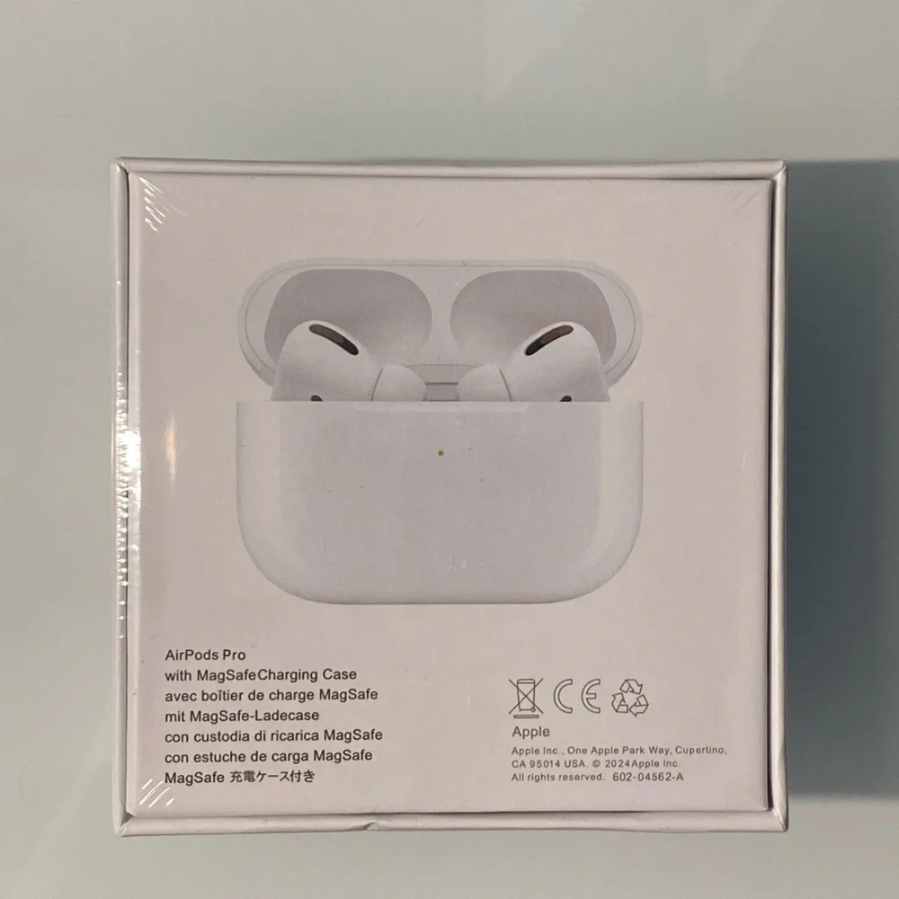 Apple Airpods 1st Gen - Picture 2 of 2